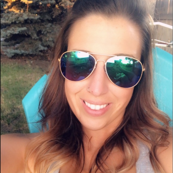 Meet your Posher, Brittanie - Picture 1 of 1